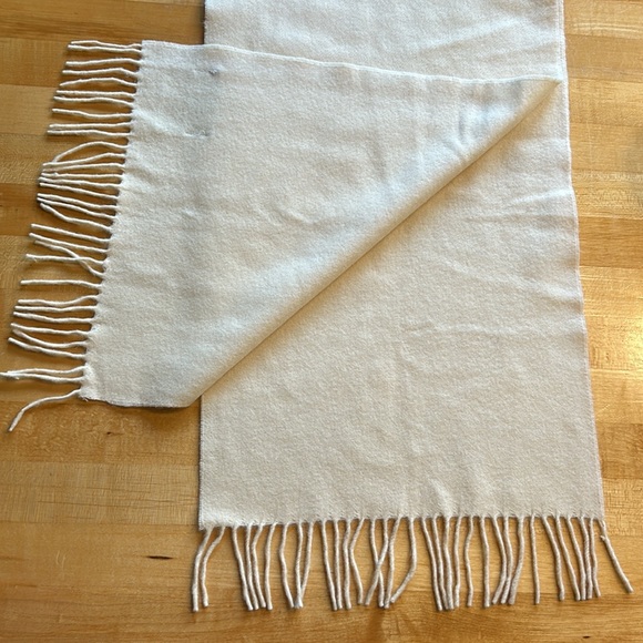 Men’s ivory cashmere neck scarf. Excellent worn condition. - Picture 3 of 5